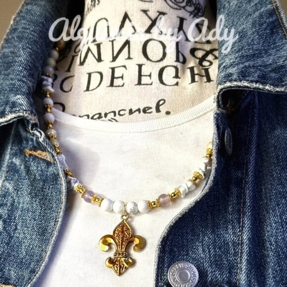 Gold maximalist summery Howlite choker necklace beaded - Picture 3 of 3